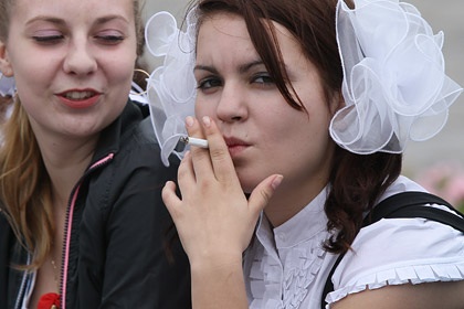Школьников старше 10 лет начнут ежегодно тестировать на курение