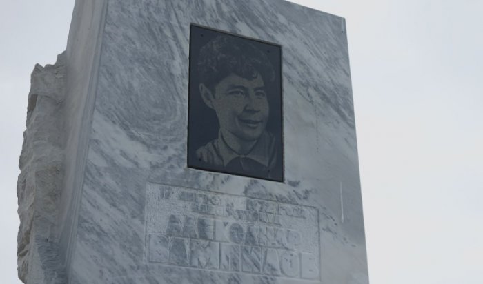 Памятник Вампилову около Листвянки признали объектом культурного наследия