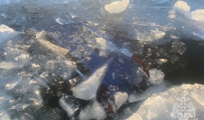 Женщина погибла из-за провала автомобиля под лед на Байкале