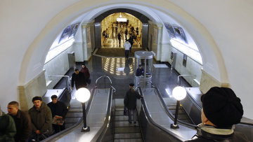 Пассажирки московского метро 8 марта услышат признания в любви