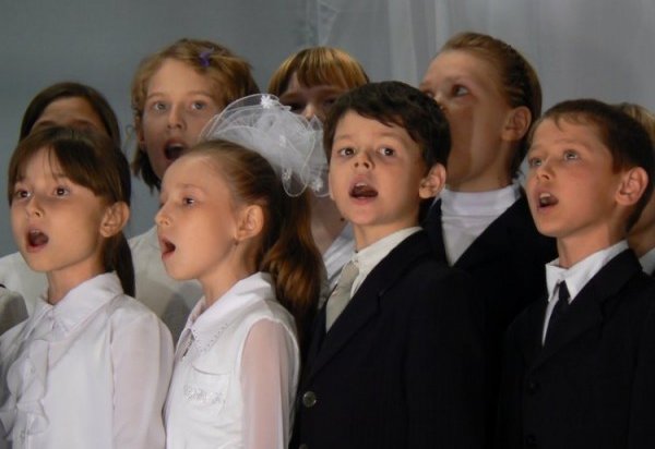 С 1 сентября калужские школьники ежедневно перед началом уроков будут исполнять гимн России