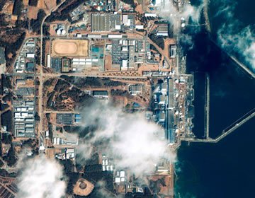 Во избежание ядерного взрыва на АЭС "Фукусима-1" с вертолетов могут разлить борную кислот