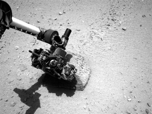 Марсоход Curiosity завершил исследования марсианского камня и отправился в дальнейший пут