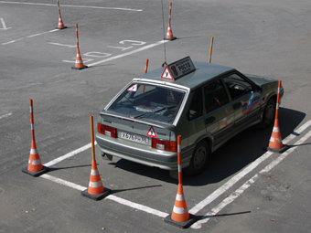 В автошколах введут зачетные книжки