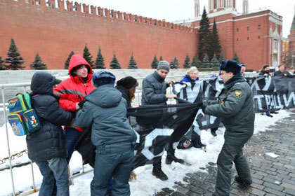 За матерный баннер на Красной площади завели уголовное дело