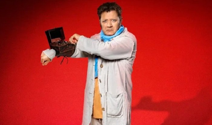 Телеканал ТНТ покажет шпионскую комедию «Красный 5» с Денисом Шведовым и иркутянином Яном Цапником