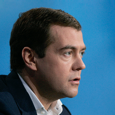 Заявление на странице Дмитрия Медведева в Твиттере: "Ухожу в отставку. Стыдно за действия правительства. Простите