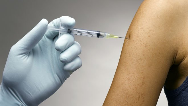 Медики предложили вакцинировать российских школьников от ВИЧ