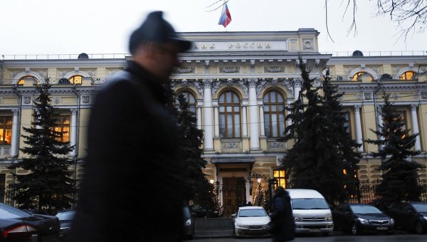 Впервые за 5 лет международные резервы России упали ниже 400 млрд долларов
