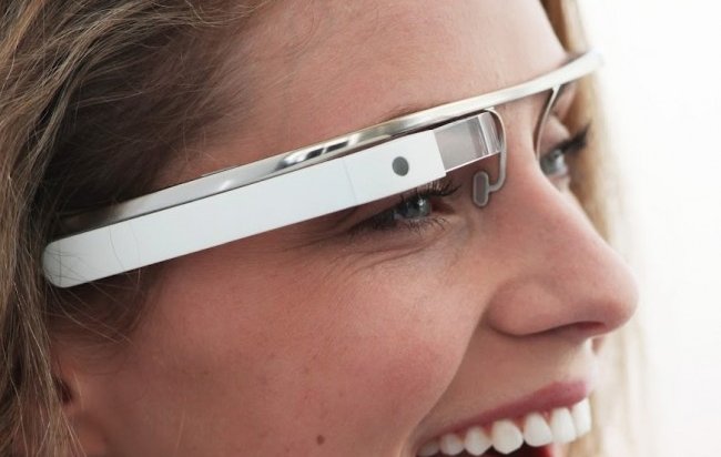 Основатель Google X дал интервью в очках Project Glass и сделал ими фотографи