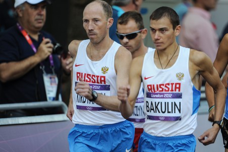 Сергей Кирдяпкин выиграл с олимпийским рекордом золото в ходьбе на 50 км