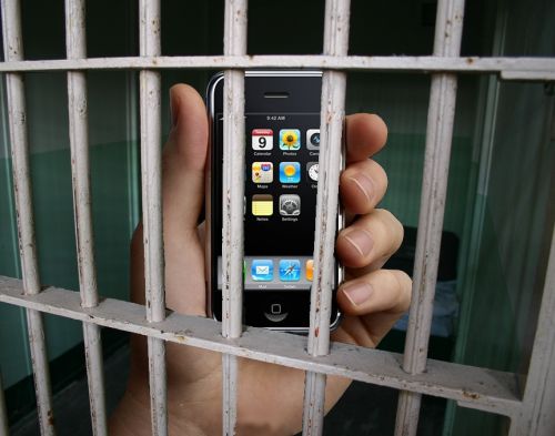 Пять лет тюрьмы за разблокирование телефона