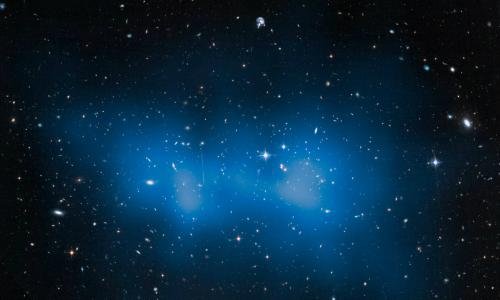 Космический телескоп Hubble определил массу одного из самых больших объектов во Вселенной - скопления галактик "El Gordo