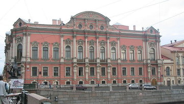 В центре Петербурга горит дворец Белосельских-Белозерски