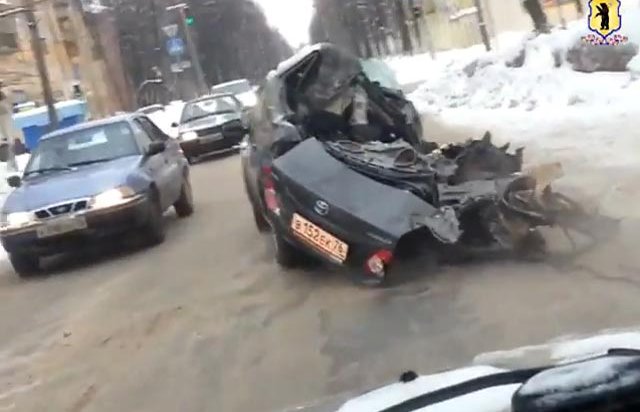 В Ярославле пьяный лихач, сбежав с места ДТП, ездил по улицам на разбитой машине с трупом