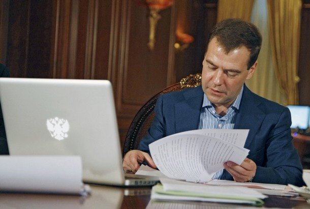 Д.Медведев распорядился снизить цену подключения к Интернет