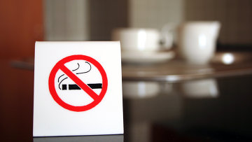 Госдума окончательно запретила с 1 июня курить в общественных места