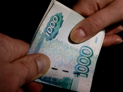 4 тысячи рублей настойчиво предлагали полицейскому в Иркутске