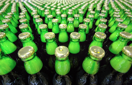 Ответ на кризис: российские пивовары начали уменьшать тару, сохраняя цен