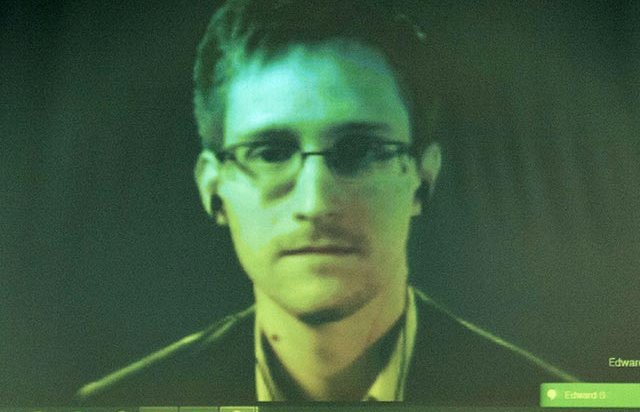 Сноуден подал документы на продление временного убежища в РФ