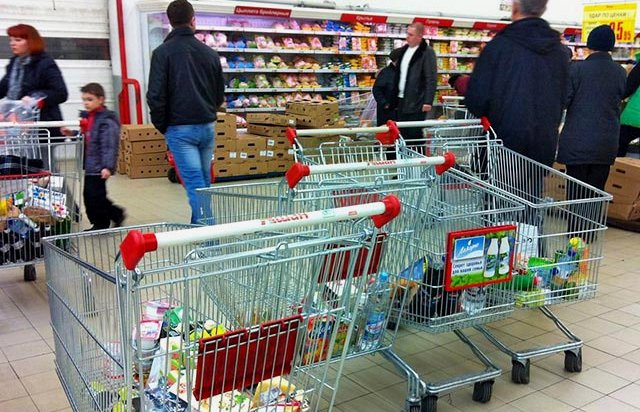30% россиян  пострадают из-за запрета на ввоз импортных продуктов