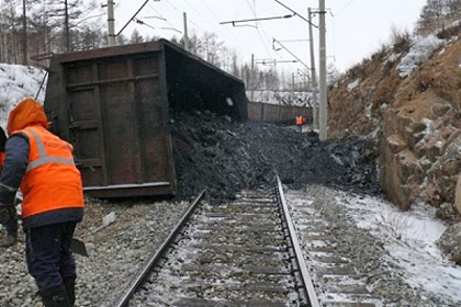 В Приамурье остановлено движение поездов из-за схода вагонов с углем
