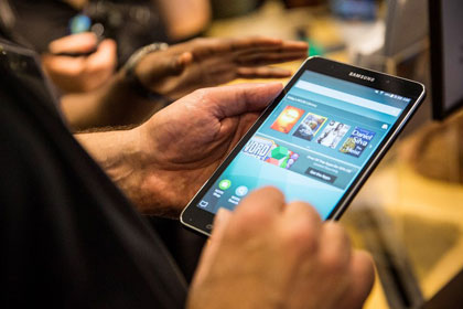 Компания Samsung поднимает цены на смартфоны и планшеты в России