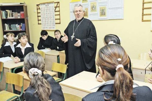В российских школах могут начать преподавать основы религии со 2-го по 9-й класс