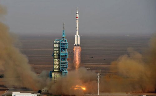 Китай запускает в космос первую женщину-тайконавта