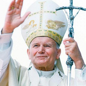 Упавшее распятие убило итальянца перед канонизацией Иоанна Павла II