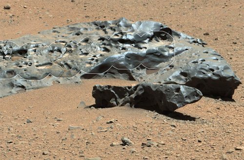 Марсоход Curiosity обнаружил на поверхности Марса большой железный метеори