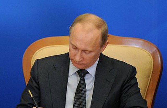 Путин подписал закон о федеральном бюджете на 2015-2017 год