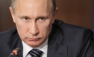 Путин подписал закон об уголовной ответственности за клевет