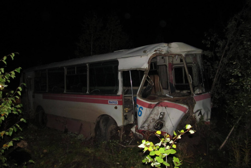 В Иркутской области пассажирский автобус попал в аварию. Пострадал 21 человек