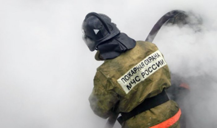 Из горящей бани в Ангарске эвакуировано 18 человек