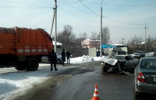 В Иркутске в ДТП пострадали женщина-водитель и ее 6-летняя доч