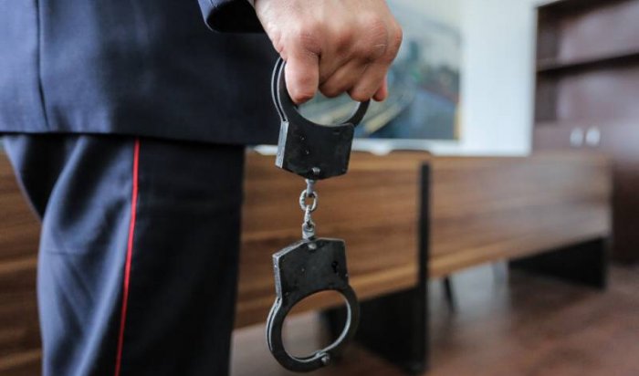 В Иркутске студент украл мобильный телефон у посетителя ночного клуба