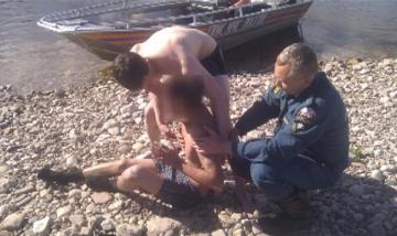 Пьяный молодой человек упал в реку с 30-метровой высоты в Иркутской области