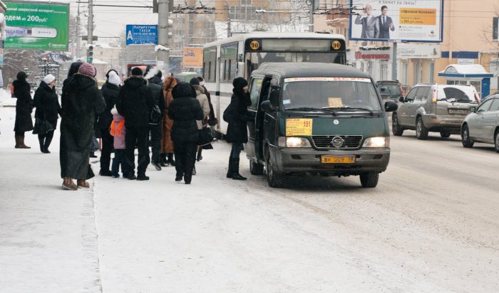 В Иркутске водители маршруток требуют поднять оплату проезда до 18 рублей