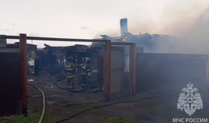 Дом, баня и магазин сгорели в Хомутово