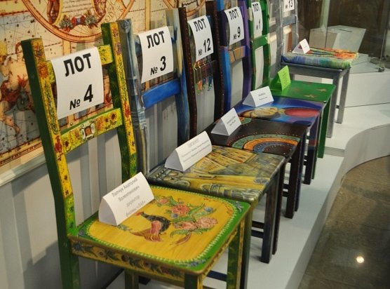 12 стульев ушли с иркутского аукциона «Нота До» более, чем за 10 млн рублей
