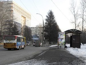 Водитель седана пытался протаранить автобус с пассажирами в Иркутске