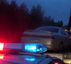 В результате ночной погони инспекторы ДПС прострелили колеса иномарки с нетрезвым водителем
