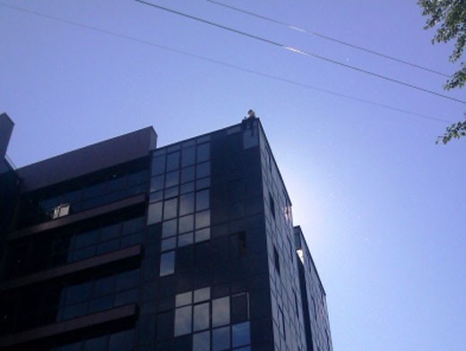 Мужчина прыгнул с многоэтажки на улице Горького в Иркутске