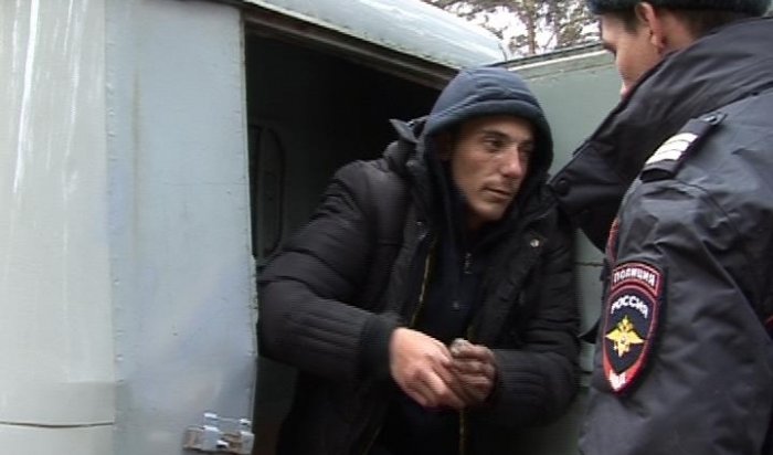В Иркутске полицейский патруль вернул хозяину похищенный джип