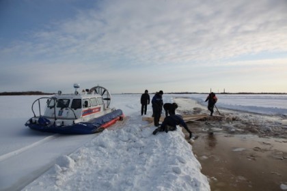 На Байкале погиб мужчина, провалившись под лед на грузовике