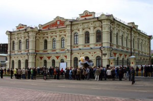 Молодоженов зовут провести бесплатную фотосессию в двух музеях Иркутска