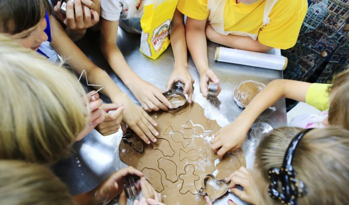 В Иркутске ко Дню шоколада провели кулинарный мастер-класс для детей