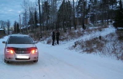 В Железногорске-Илимском 12-летняя девочка на санках попала под колеса автомобиля