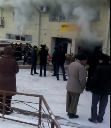 В Октябрьском округе Иркутска произошел пожар в одном из офисных зданий (Видео